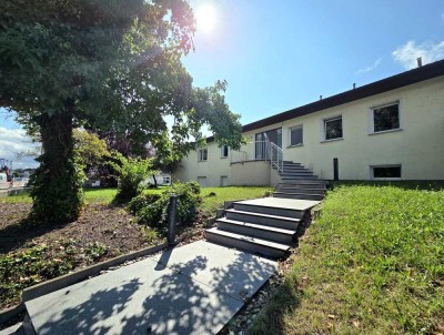 Exklusives Wohnhaus mit Schwimmbad und ca. 1500 m² großer Halle in Mainhausen zu verkaufen