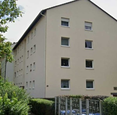 Freundliche und gepflegte 2,5-Zimmer-Wohnung mit gehobener Innenausstattung mit EBK in Dieburg