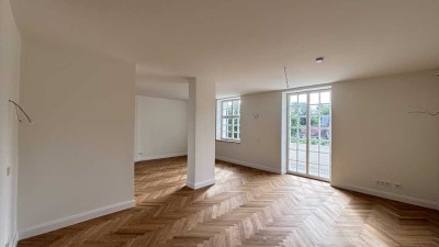 WOHNEN IM PARK: Exklusive 4-Zimmer-Wohnung in kernsaniertem, denkmalgeschütztem Altbau