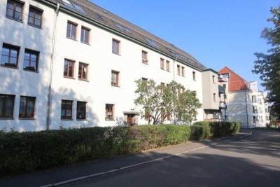 Zwei-Raum-Wohnung mit Wintergarten und EBK !