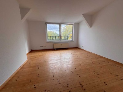 Sterndamm: 3-Zi-DACHGESCHOSS-Whg, ca. 83 m², Gemeinschaftsterrasse, Aufzug per SOFORT zu VERMIETEN