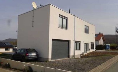 Geräumiges, preiswertes und gepflegtes 5-Zimmer-Mehrfamilienhaus in Habichtswald