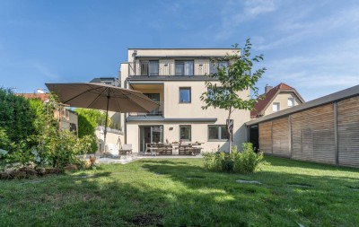 PREISUPDATE !!! Traum-Doppelhaushälfte mit Einfamilienhaus-Charakter und großem Garten