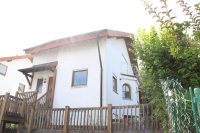 Freistehendes Einfamilienhaus mit tollem Ausblick, Terrasse und Garten!