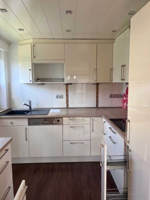 Schöne und gepflegte 3-Zimmer-DG-Wohnung in Marl, mit Einbauküche, Gartenanteil und Stellplatz