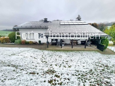 TOP! Zweifamilienhaus mit Solar, Doppelgarage, 3000 qm Garten, separaten Eingängen und vielem mehr!