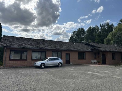Wohnen oder Arbeiten ! Bungalow mit großem Grundstück und großer Lagerhalle mitten in Dahlenburg
