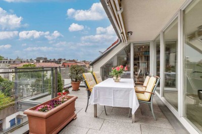 Über den Dächern Schwabings: Lichterfüllte 3,5-Zimmer-Maisonette mit Dachterrassen