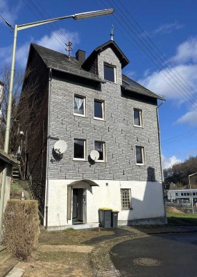 Großzügiges Mehrfamilienhaus mit 4 Einheiten, großer Terrasse & Garten – zentral in Betzdorf