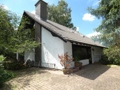Charmantes Einfamilienhaus auf großem Grundstück