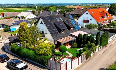Charmante Doppelhaushälfte mit Traumgarten, Sauna & Kaminambiente