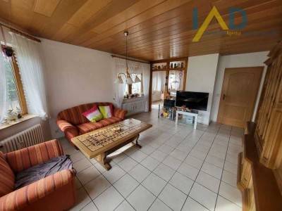 Attraktive 4-Zimmer-Erdgeschosswohnung mit Garten, zwei Terrassen und Garage in Hildrizhausen