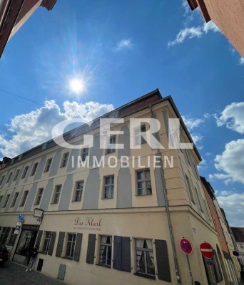 Einzigartige 3-Zimmer-Altbauwohnung im historischen Klarl-Haus (1.OG) (WG-geeignet)