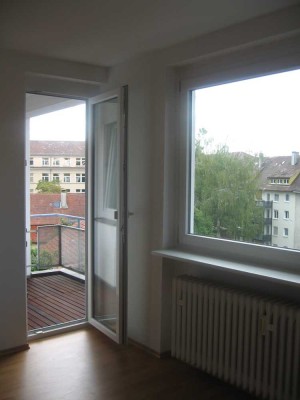 Helle, moderne 3-4 Zimmer-Wohnung mit Südbalkon u. EBK