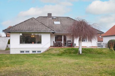 Bungalow mit Fernblick und großem Garten I Doppelgarage & Carport