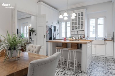 EXKLUSIVE 4 ZIMMER-ALTBAUWOHNUNG MIT TERRASSE IN BESTLAGE
