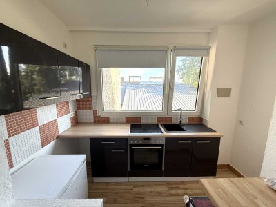 Frei ab 1.7! 2 Zi-Wohnung mit saniertem Bad & Einbauküche