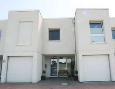 Neuwertiges, vollmöbliertes Atrium Haus mit außergewöhnlicher Architektur
