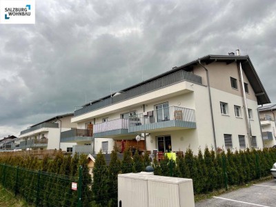 WOHNTRAUM IN SEEKIRCHEN! Großzügige, gemütliche 3-Zimmer Dachgeschoßwohnung mit großer Dachterrasse und 2 Tiefgaragenplätzen