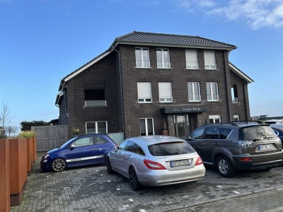 Freundliche und neuwertige 3-Raum-Wohnung mit gehobener Innenausstattung mit Balkon in Selfkant