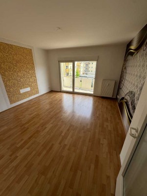 Schöne 3-Zimmer Wohnung mit Balkon und Einbauküche