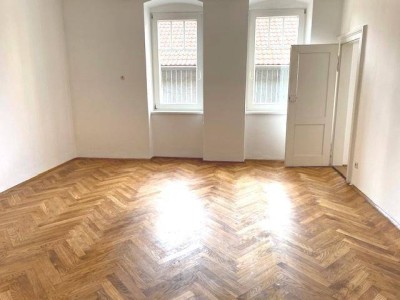 Großzügig u. günstig; 3 Z.-Wohnung auch WG tauglich
