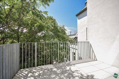 FIRST OCCUPANCY | Modern attic apartment with loggia and terrace