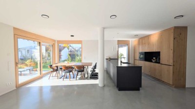 Wohnen wie im Doppelhaus - Luxuriöse 6,5 Zimmer Maisonette Wohnung auf 2 Etagen mit Garten