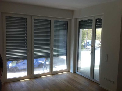 Neuwertige Wohnung mit zweieinhalb Zimmern sowie Balkon und EBK in Aichach