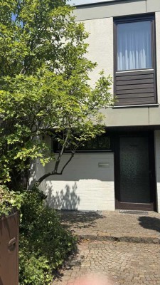 WG geeignetes Einfamilienhaus in Köln Vogelsang zur Zwischenmiete bis Oktober 2026