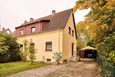 FESTPREIS - Doppelhaushälfte mit großem Garten, Terrasse, Vorgarten und Garage