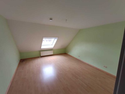 Helle 4.5-Zimmer-Maisonette-Wohnung mit Einbauküche über den Dächern von Troisdorf