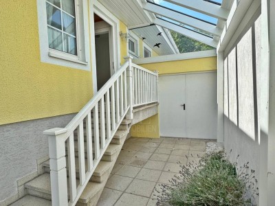 Einfamilienhaus mit Luftwärmepumpe, Pool und Garagen - ZENTRALE GRÜN RUHELAGE