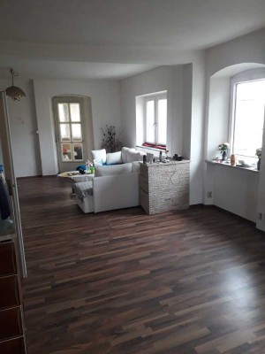 Große Wohnung mit viel Nutzfäche und Gartenanteil für eine kleine Miete