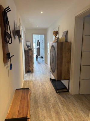 Exklusive vollmöblierte 3,5-Raum-Penthouse-Wohnung mit Balkon und Tiefgarage