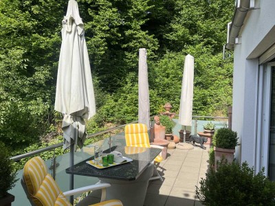 Bezugsfreie edel ausgestattete 3-Zimmer-Wohnung mit Terrasse und Tiefgaragenstellplatz