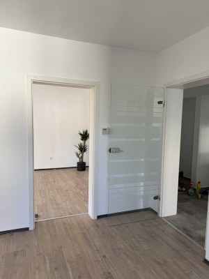 HELLE OASE, vollständig renovierte 2-Zimmer-Wohnung mit Balkon und Einbauküche in Wuppertal