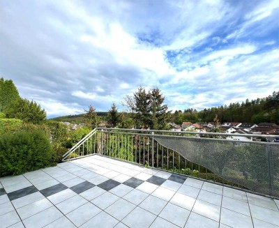 POCHERT IMMOBILIEN - Attraktive Doppelhaushäfte mit Sonnenterrassen und herrlichem Weitblick