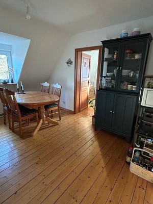 Liebevoll renovierte DG-Wohnung/Altbau nähe Messeplatz /KL