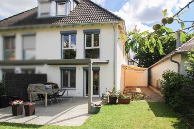 KFW70 Doppelhaushälfte mit Garten, Garage und Freistellplatz in Oberschleißheim