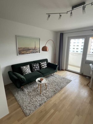 Voll möblierte 1-Zimmer-Wohnung mit Balkon & separater Küche in Bogenhausen