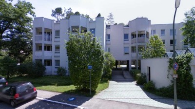 Geräumige 2-Zimmer-Wohnung mit Balkon und EBK in Solln, München. Direkt an der Isar!
