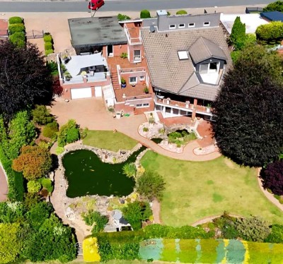 Exklusiv am Naturschutzgebiet – Großzügiges Wohnen mit Einliegerwohnung & Gartenidylle
***360 Grad