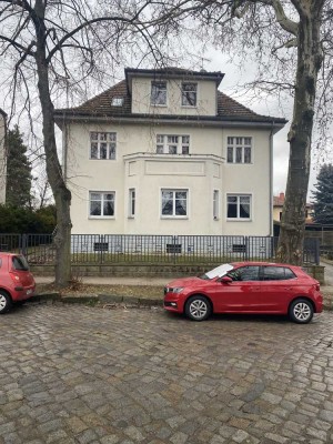 Vollständig renovierte Wohnung mit vier Zimmern und Balkon in Neuenhagen