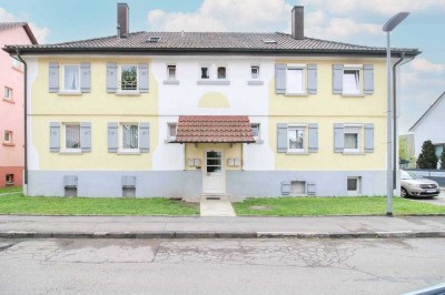 Renovierungsbedürftig: Schöne 2,5-Zimmer-Wohnung mit großem Balkon und TG-Stellplatz