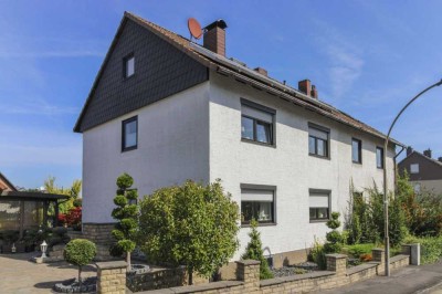 Sanierte Doppelhaushälfte in Lauenstein mit schönem Garten, Vollkeller, Garage und Carports