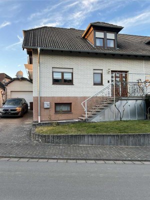 Doppelhaushälfte zu vermieten mit Garten, Keller und Garage