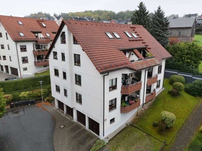 Kapitalanlage: Vermietete 3-Raum-Wohnung mit Balkon und Blick auf Lengenfeld!