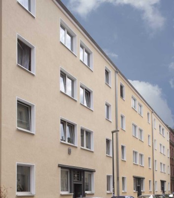 Ehrenfeld! Frisch sanierte 2 Zimmer-Wohnung, 52 qm, Wohnküche, Tageslichtbad & Loggia zum 01.01.2025