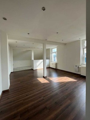Renovierte 2-Zimmer DG Wohnung in zentraler Lage von Wetter!